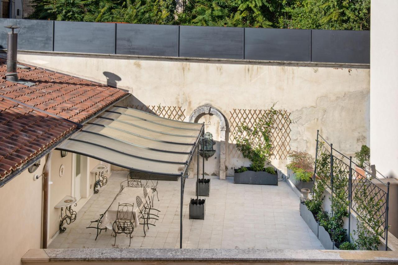 Dimora Fortebraccio Bed and breakfast